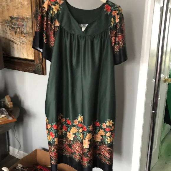 Anthony Richards Dresses | Anthony Richards Size 2x 100% Polyester Green Lounge Dress | Color: Green/Yellow | Size: 2x | Nancys_Fancies's Closet